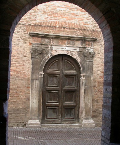 Portale della chiesa di Urbino