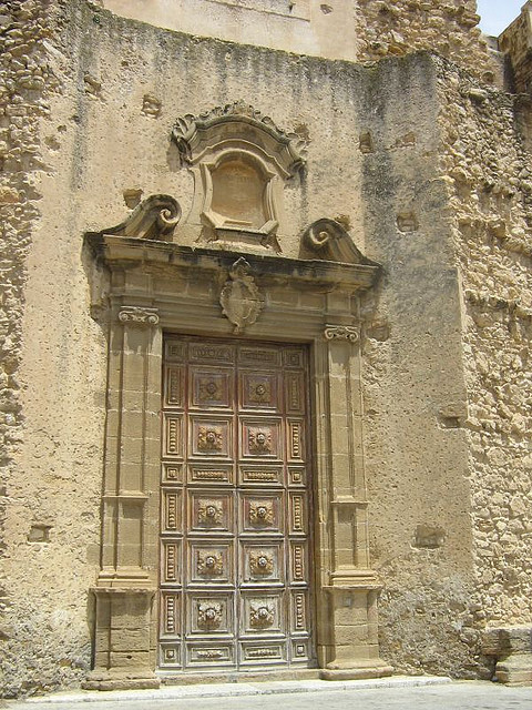 Il portale centrale della chies di S. Agostino a Sciacca