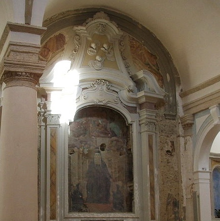 Interno a tre navate della chiesa di S. Agostino a Colle Val d'Elsa