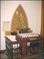 Altare di sant'Agostino all'interno della chiesa