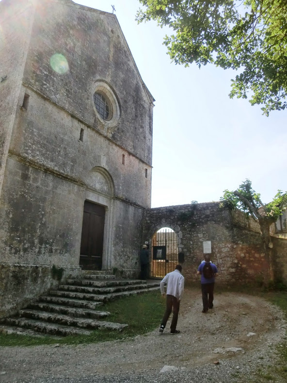 Resti della chiesa dell'insediamento agostiniano di san Leonardo al Lago