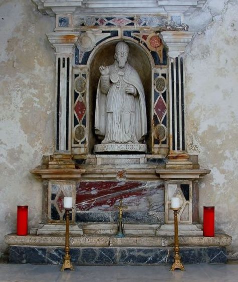 L'altare della cripta di sant'Agostino a Cagliari