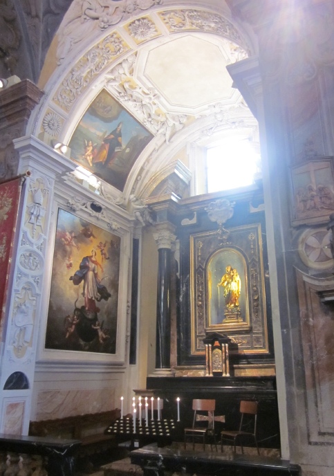 Cappella di S. Agostino con l'altare alla Madonna della Cintura