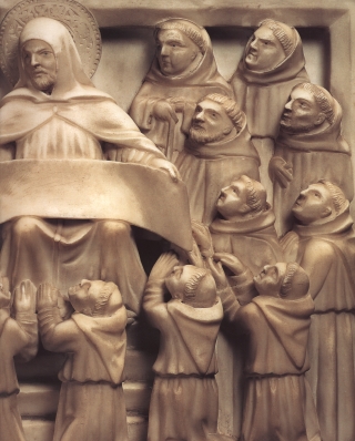 Pavia: Agostino consegna la Regola ai Monaci, scultura dall'Arca di S. Agostino in san Pietro in Ciel d'Oro