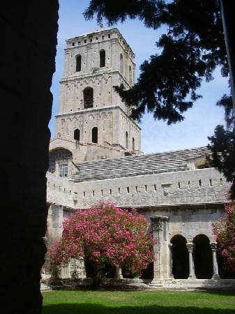 Arles: chiostro e campanile di St. Trophime