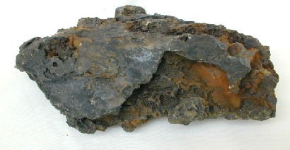 Frammento di materiale ferroso lavorato in una officina celtica a Cassago