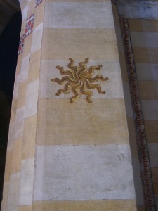 Fregio astrale su una colonna della cappella