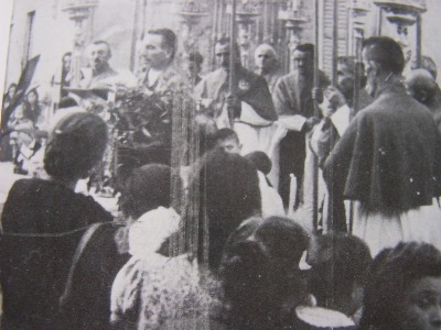 Una processione con i confratelli della Fabbriceria