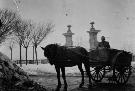 1950: il carro del panettiere arriva ai Campiasciutti in pieno inverno