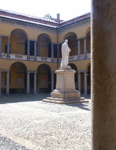 Cortile interno dell'Università di Pavia