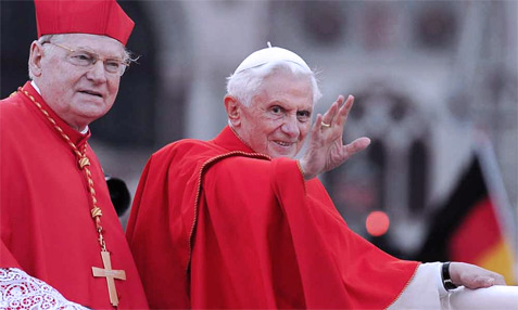 Papa Benedetto XVI con il cardinale Angelo Scola