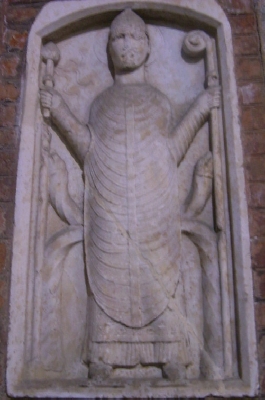  Il vescovo Ambrogio flagello degli Ariani in un bassorilievo nell'atrio di Ansperto nella basilica di sant'Ambrogio 