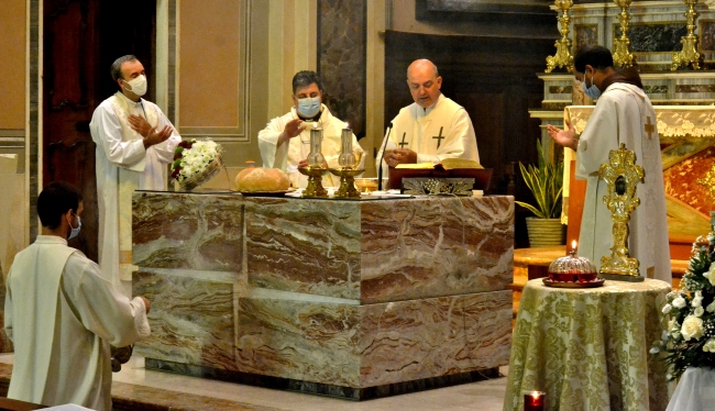 La celebrazione eucaristica presieduta da p. Michele Triglione
