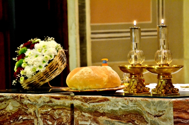 Il pane di sant'Agostino offerto durante la celebrazione
