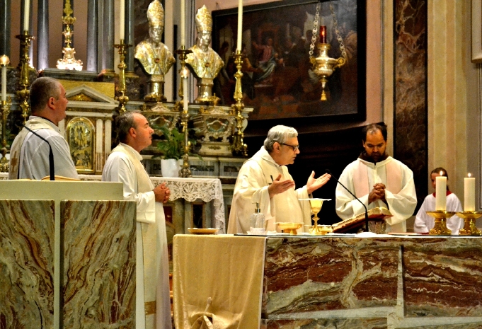 La celebrazione eucaristica presieduta da padre Baldoni O.S.A.