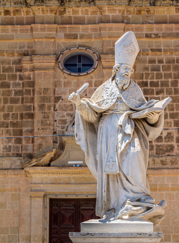 sant'Agostino scrittore di cose divine in una statua a Gozo