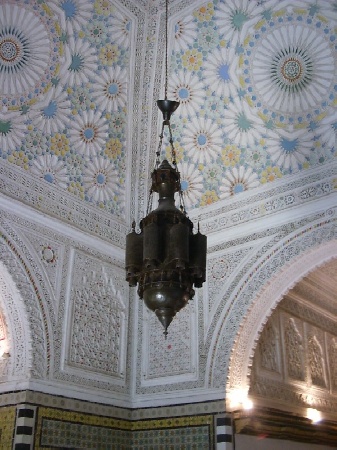 Interno del patio del Palazzo del Bardo con le sue magnifiche camere