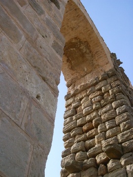 Imponenti resti dell'acquedotto romano
