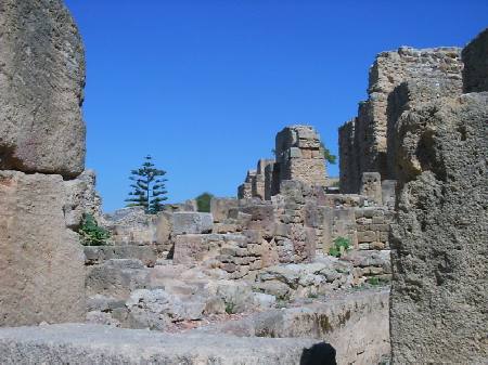 Vista d'insieme delle imponenti mura del quartiere