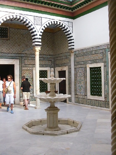 Interno del Palazzo del Bardo con le sue magnifiche camere