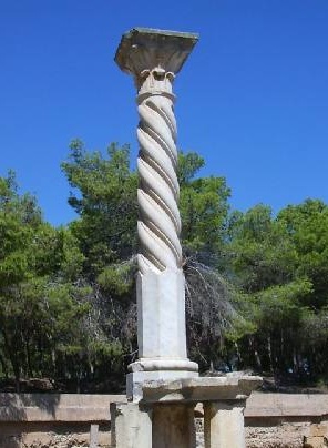 La colonna dedicata ai martiri africani Felicita e Perpetua