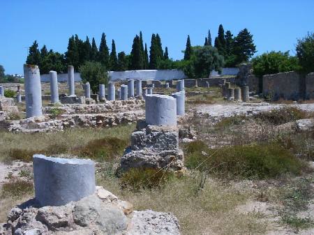 Le colonne delle navate della basilica di Damous-el-Karita