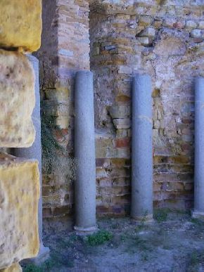 Particolare del colonnato della chiesa ipogea