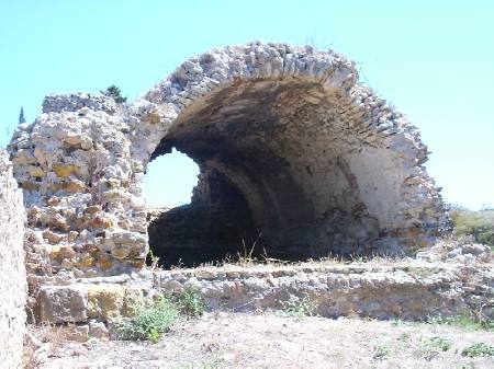 L'entrata a volta bottata della chiesa ipogea