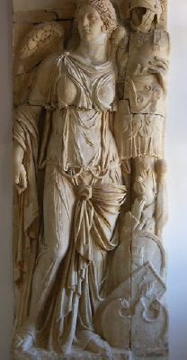 Statua di militare con corazza
