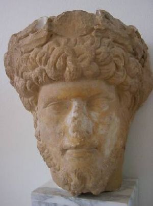 Testa d'uomo riccioluto di età romana
