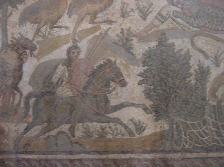 Il cavaliere a caccia di leoni: particolare della scena del mosaico della Caccia
