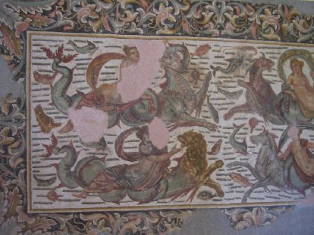 Mosaico delle Quattro Nereidi, un insieme straordinario di tonalità e di luminosità al Museo di Ippona