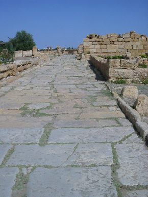 Il Decumano della città di Sufetula