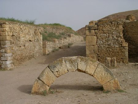 Le cisterne all'entrata della città