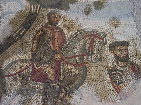 Lo splendido mosaico del cacciatore della Casa della Nuova Caccia