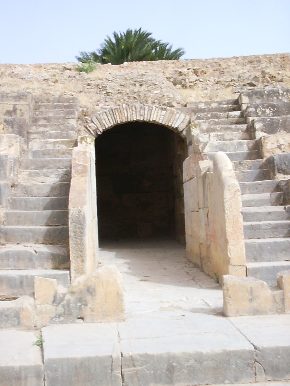 Uscita dai sotterranei del Teatro di Bulla Regia