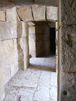 Cunicoli e passaggi interni del Teatro di Bulla Regia