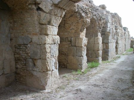 I poderosi resti delle Terme di Julia Memmia