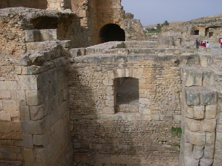 I poderosi resti delle Terme di Julia Memmia