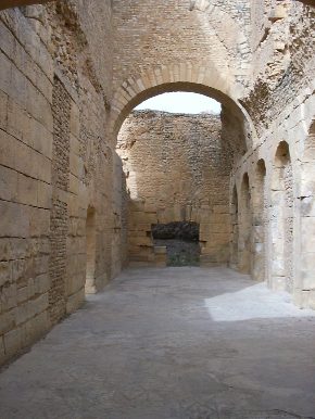 Il grandioso corridoio interno delle Terme di Julia Memmia
