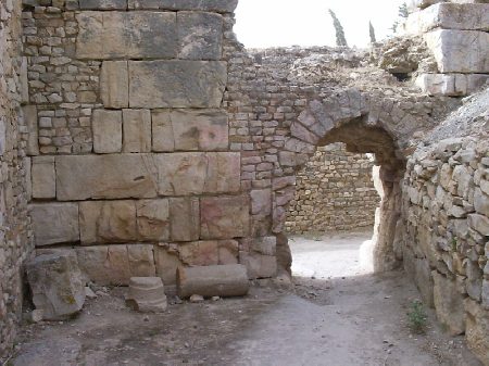 Arco di accesso ad ambienti delle Terme di Julia Memmia