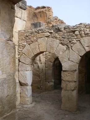 Archi di passaggio fra ambienti delle Terme di Julia Memmia