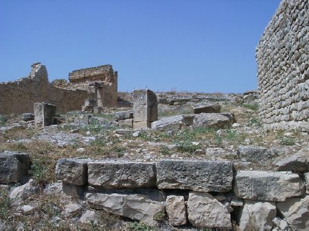 Resti delle Terme dei Ciclopi, un vasto complesso di edifici