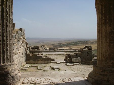 La straordinaria vista della vallata e della città dall'atrio del Capitolium