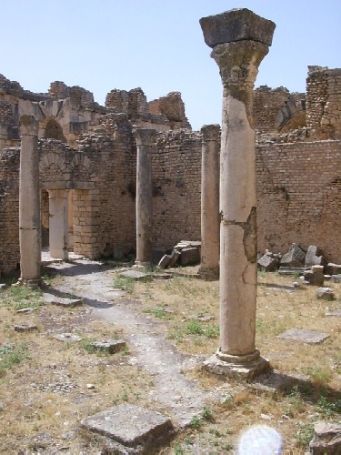 Resti di terme romane a Douggha