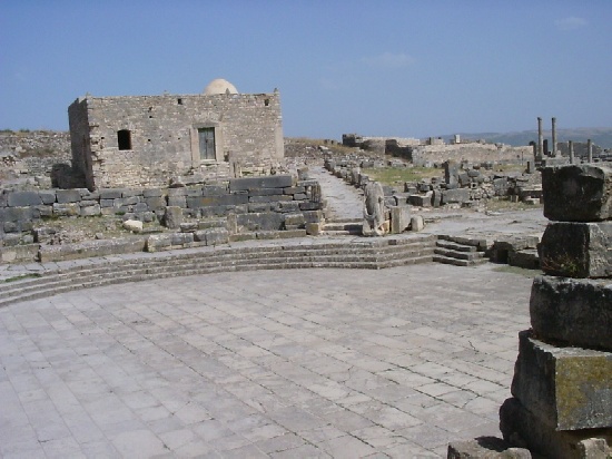 La straordinaria scenografia del Mercato romano di Douggha