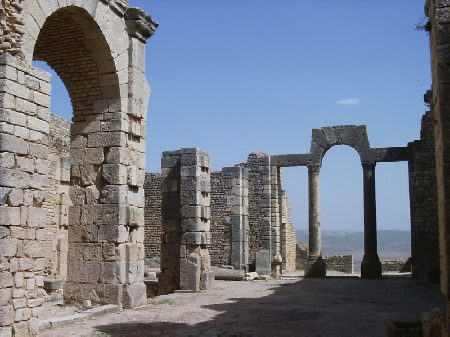 La straordinaria architettura della Terme Liciniane