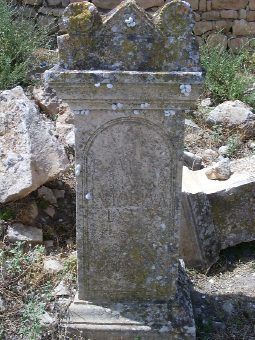 Ara romana nell'area adiacente alla chiesa