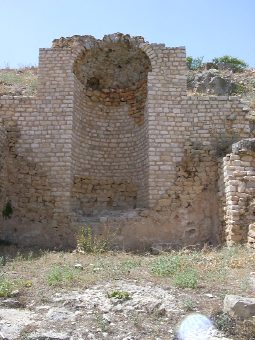 Nicchia nelle mura adiacenti alla chiesa