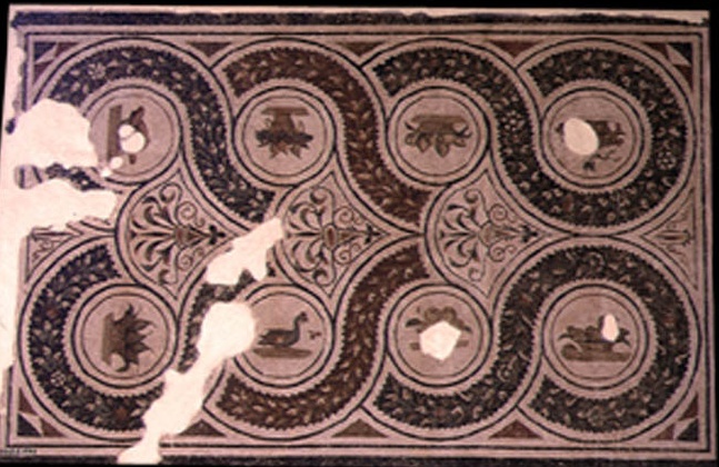 Le divinit protettrici delle terme, fra cui Mercurio seduto su una roccia con il suo caduceo in mano, e Venere, in piedi